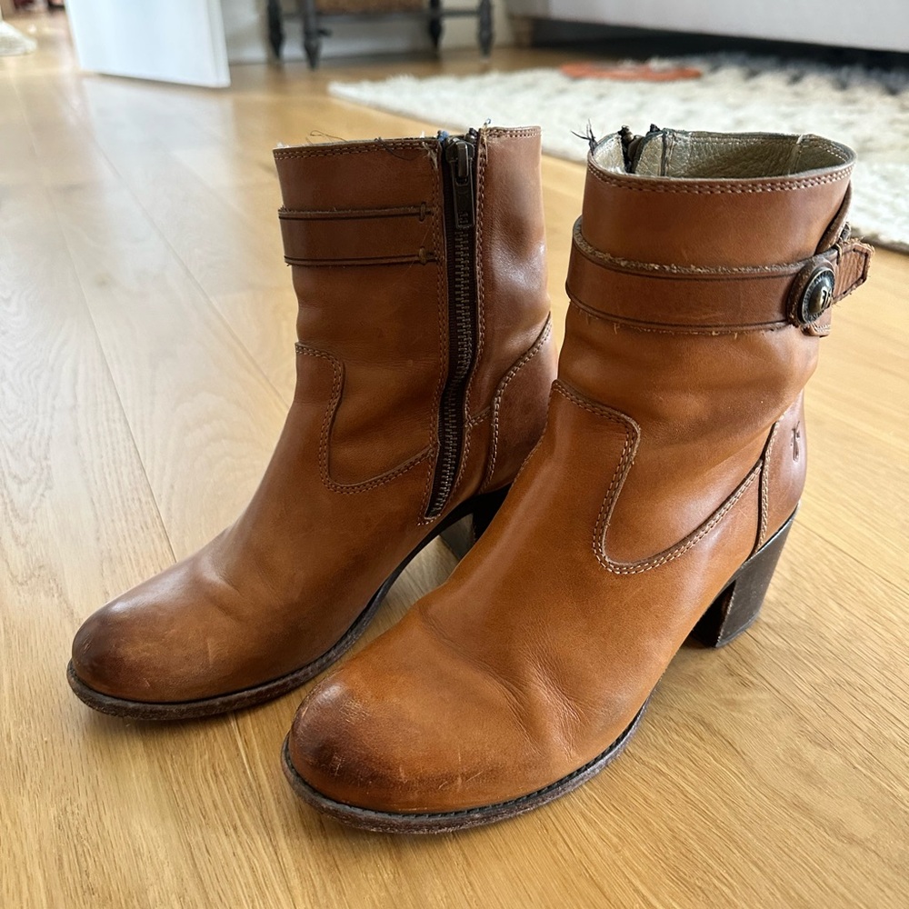 Frye 6.5 brown leather boots